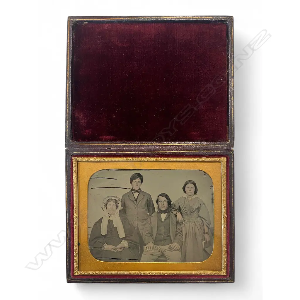 Ambrotype leather covered case - family group, Image 1++